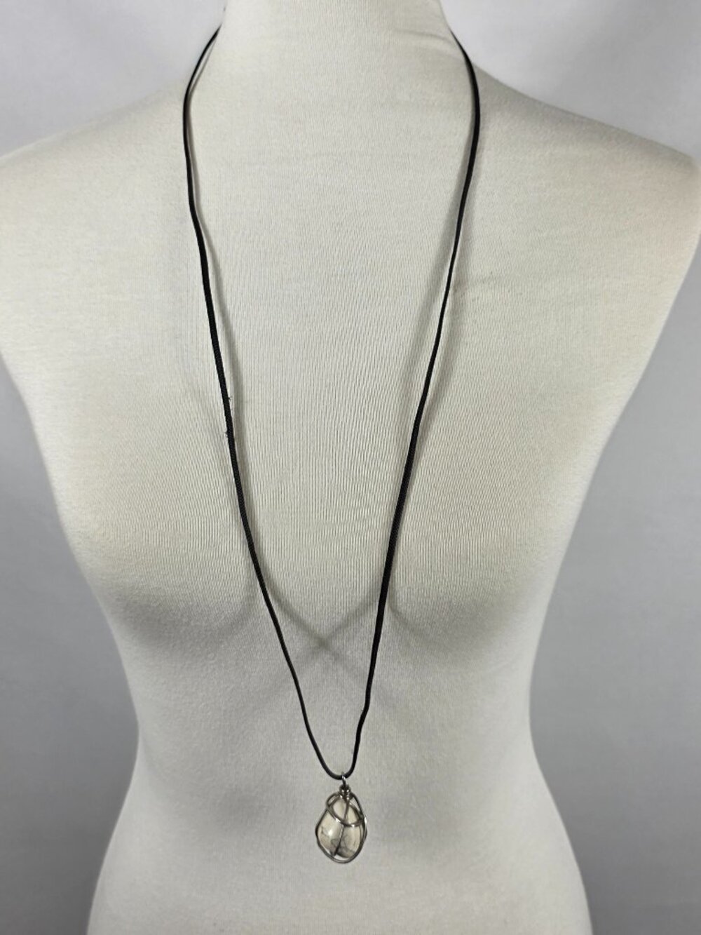 White Howlite Pendant Necklace Tumbled Gemstone Silver Tone Wire Cage
